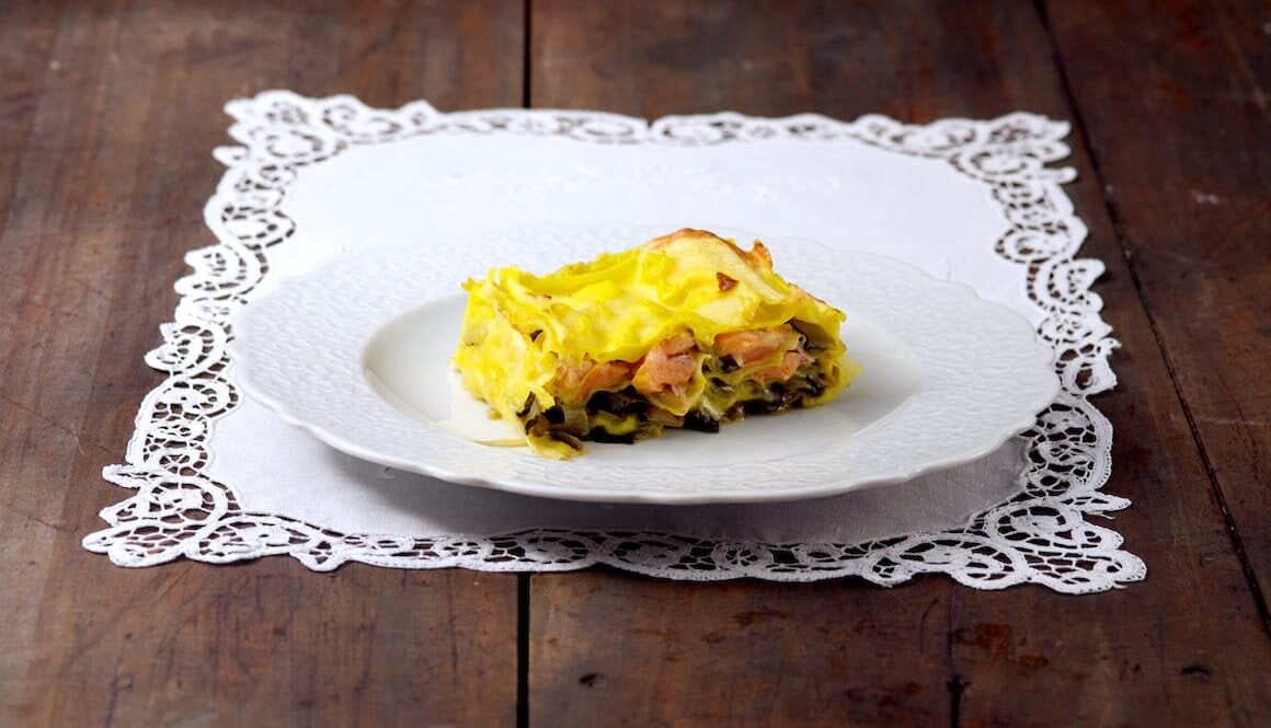 Lasagnetta di radicchio e Salmone Norvegese con besciamella allo zafferano