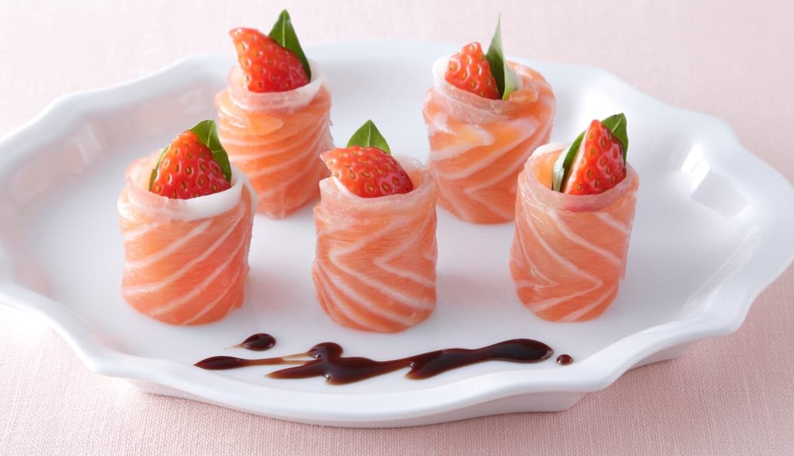 Rotolini di Salmone Norvegese e fragole