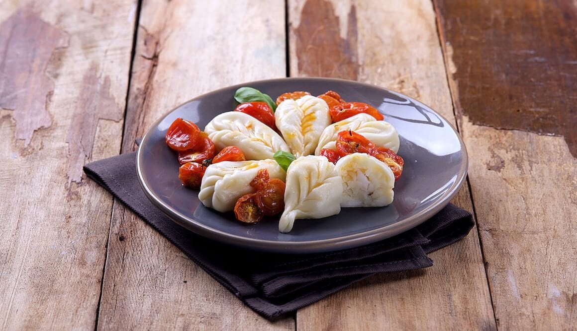 Culurgiones ripieni di patate e Stoccafisso di Norvegia con pomodorini confit e basilico 