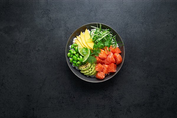 Poke bowl con salmone norvegese