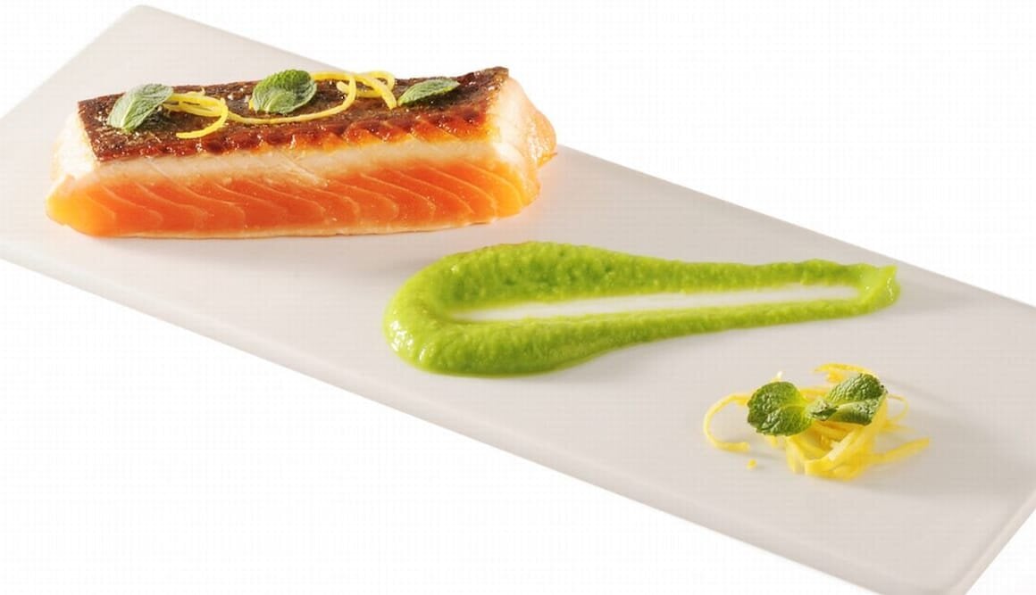 Filetto di Salmone, crema di piselli, cedro candito e mentuccia