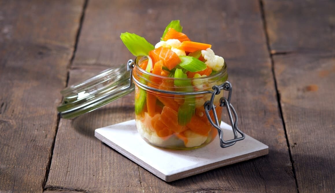 Giardiniera di Salmone Norvegese marinato all'agro con verdure