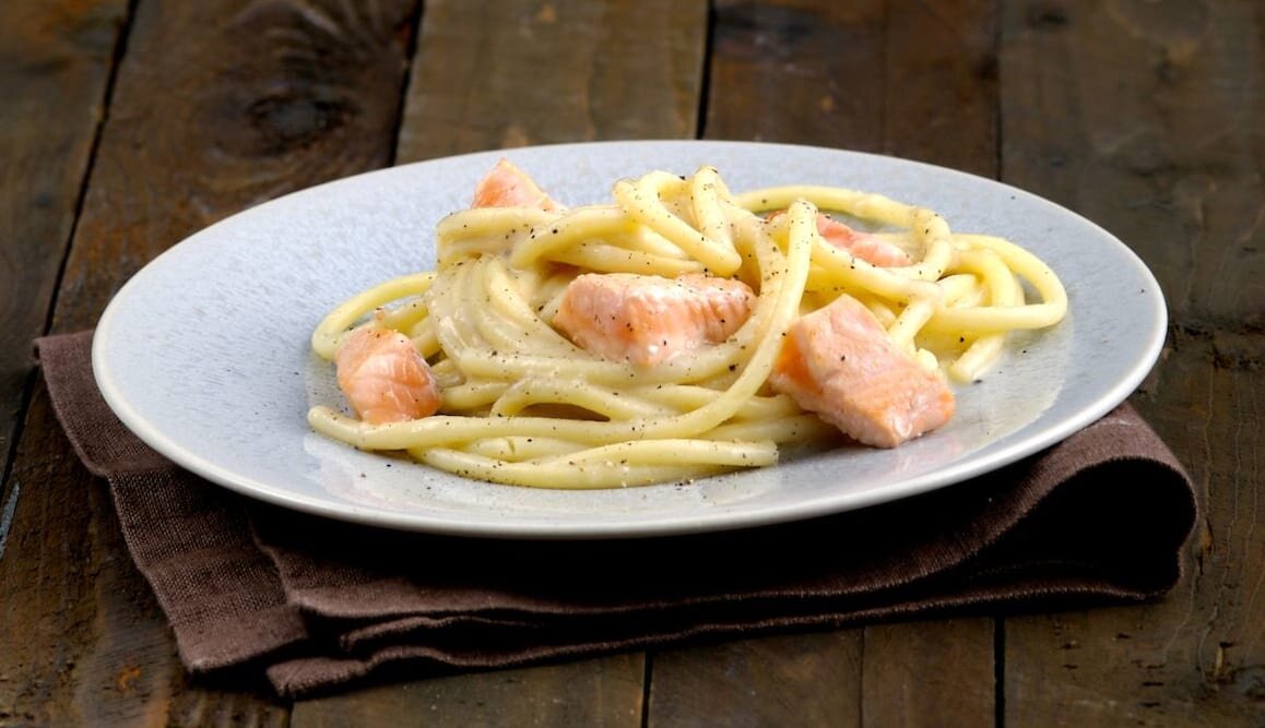 Spaghettoni cacio, pepe e Salmone Norvegese