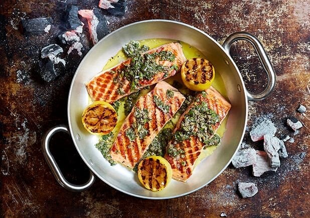 Salmone Norvegese grigliato con panna e salsa verde