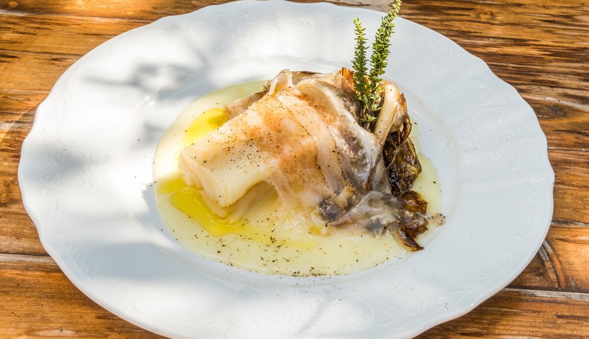 Crema di patate al limone con Stoccafisso Norvegese, radicchio confit, e guanciale di mora romagnola