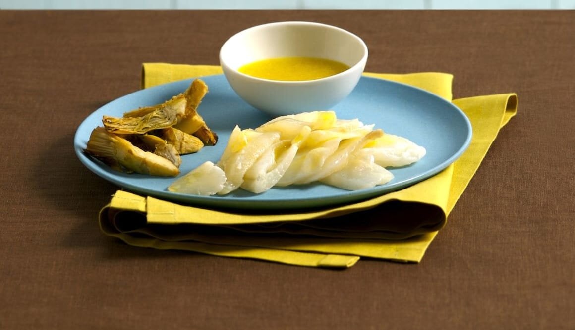 Stoccafisso di Norvegia in sfoglie con carciofi croccanti e citronette agli agrumi