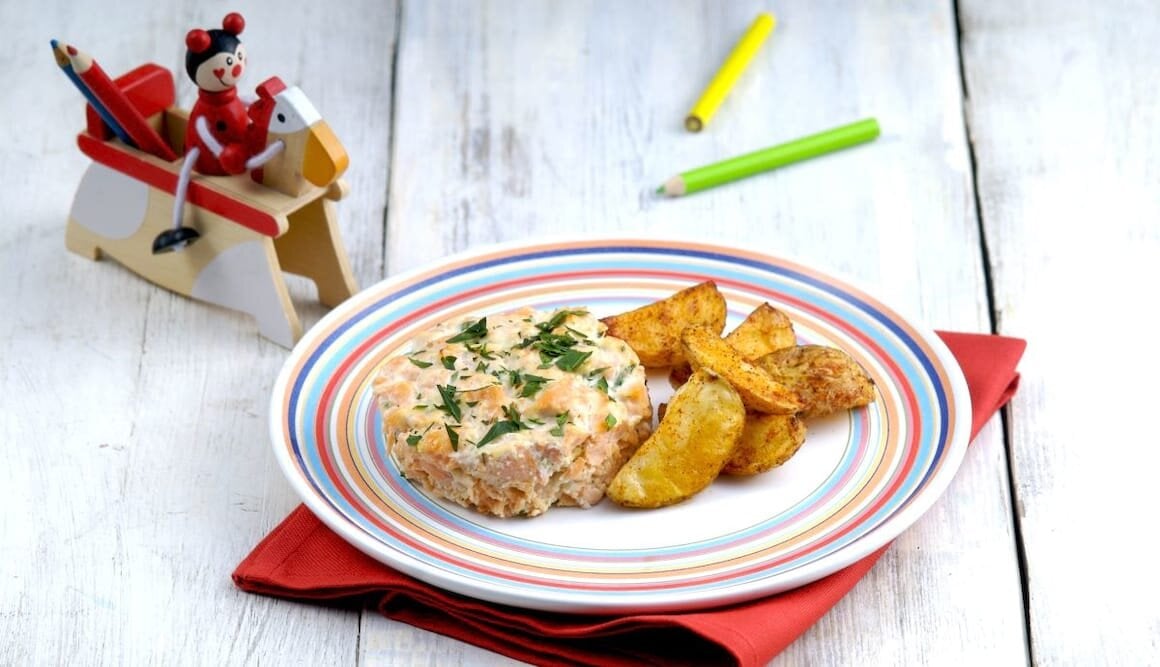 Burger di Salmone croccante con patate speziate