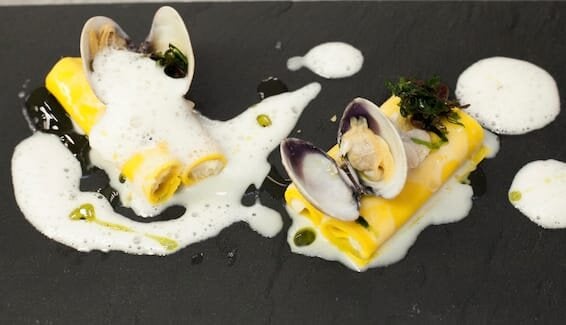 Cannelloni di stoccafisso, vongole, alghe e limone