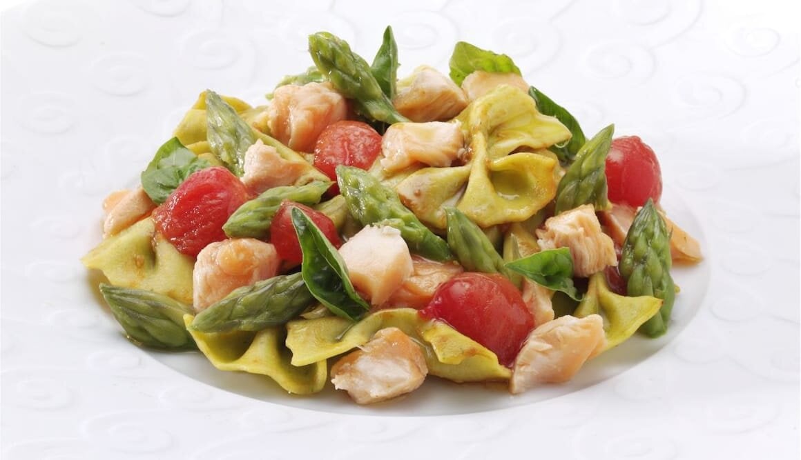 Farfalle verdi con Salmone e asparagi