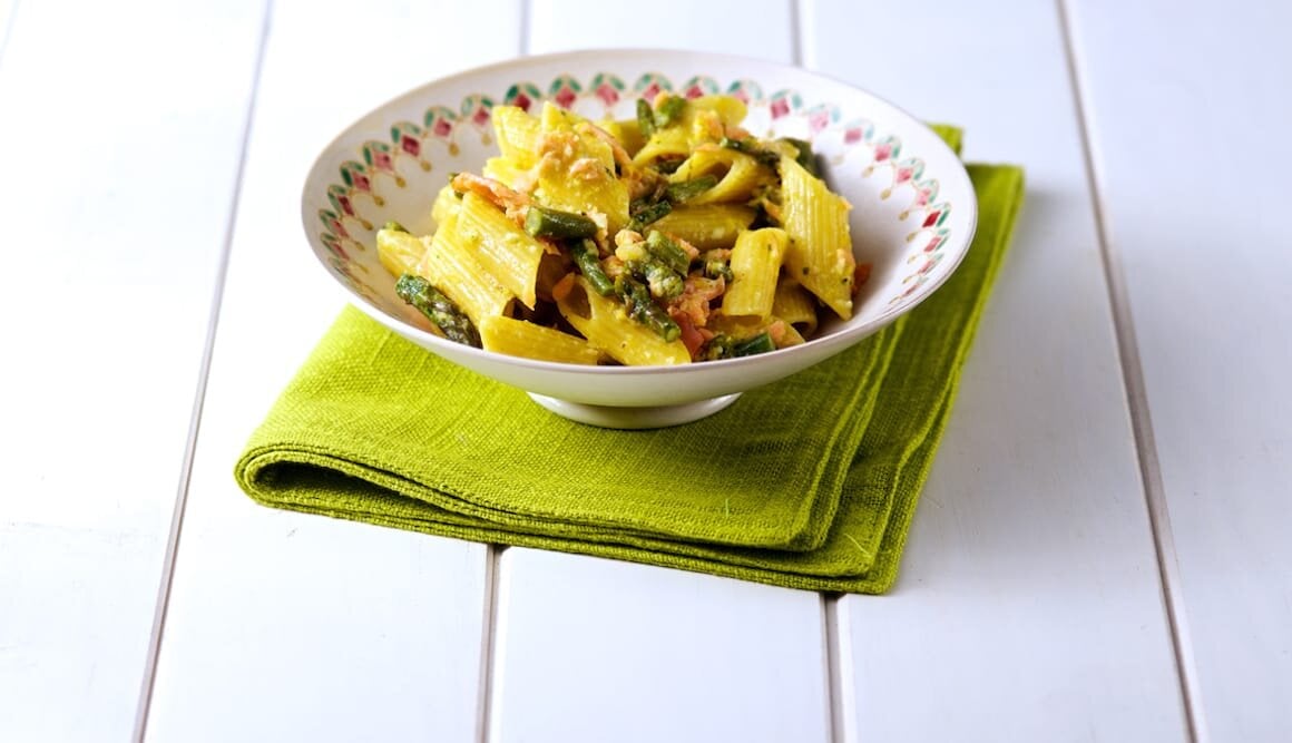 Penne al pesto di agrumi, asparagi e Salmone Norvegese affumicato