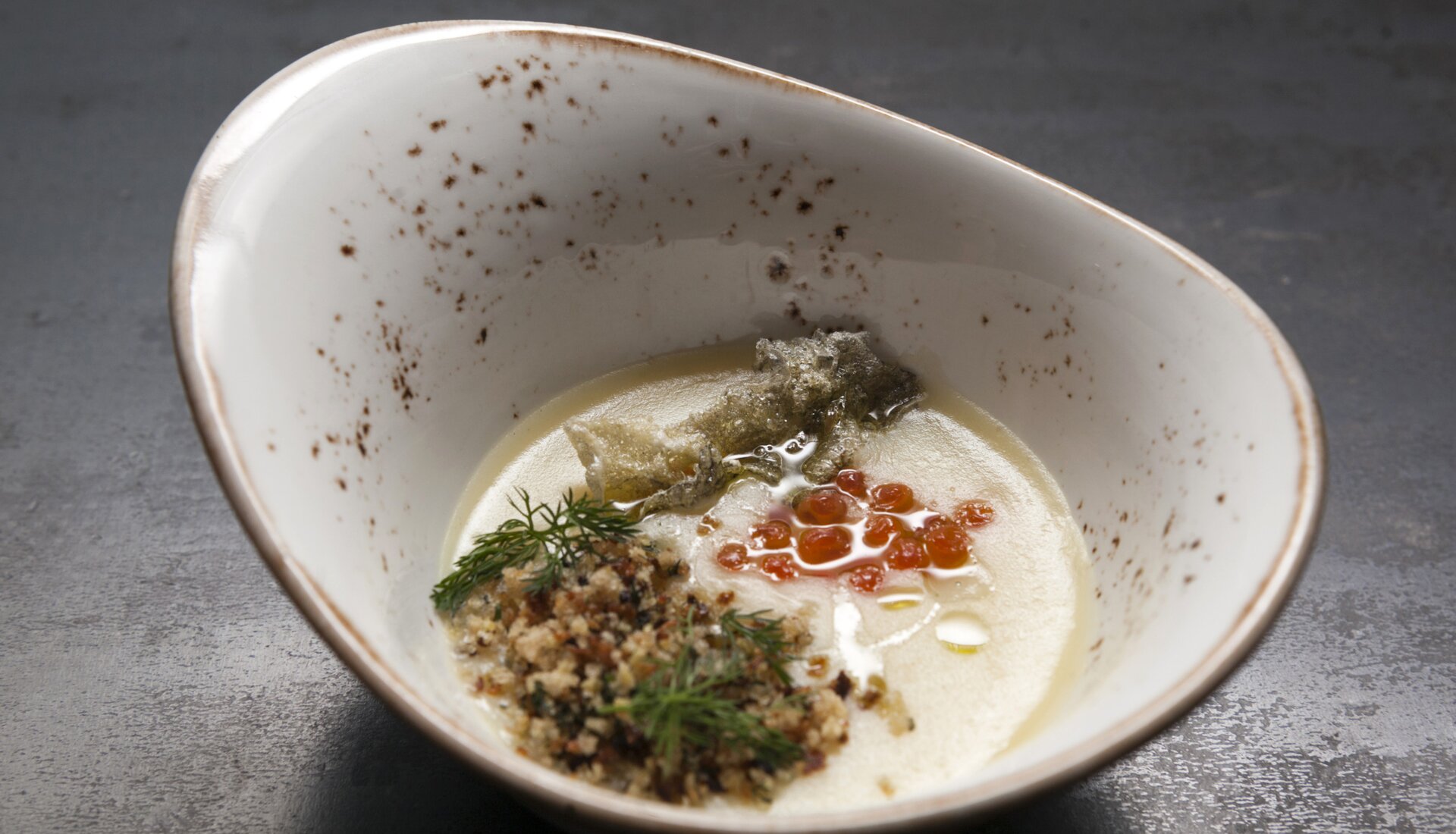 Vellutata di patate con chips e uova di Salmone Norvegese