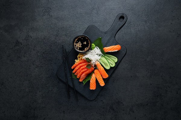Sashimi e nigiri con salmone norvegese