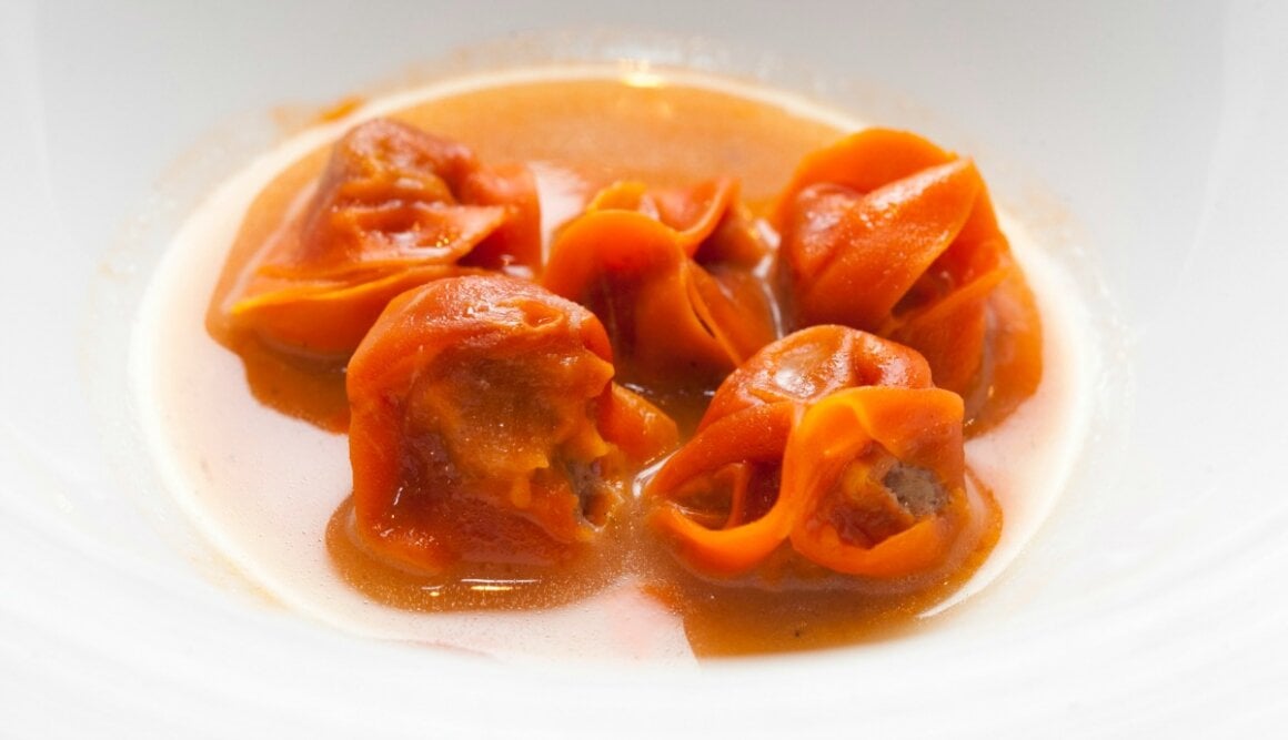 Ravioli di stoccafisso, brodo di pomodoro del piennolo