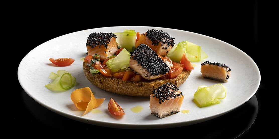 Frisella con salmone norvegese e verdure