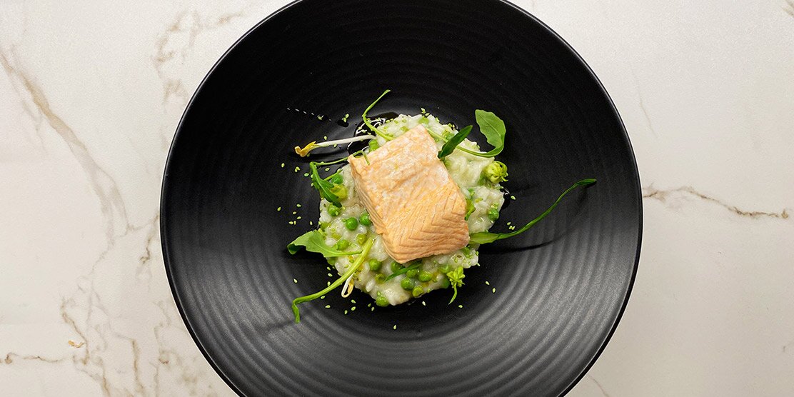 Riso con salmone norvegese e piselli
