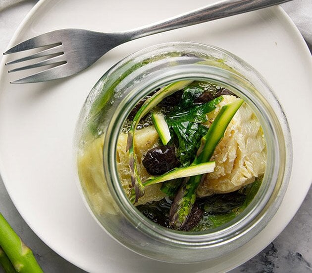 Stoccafisso norvegese in vasocottura con asparagi e olive taggiasche