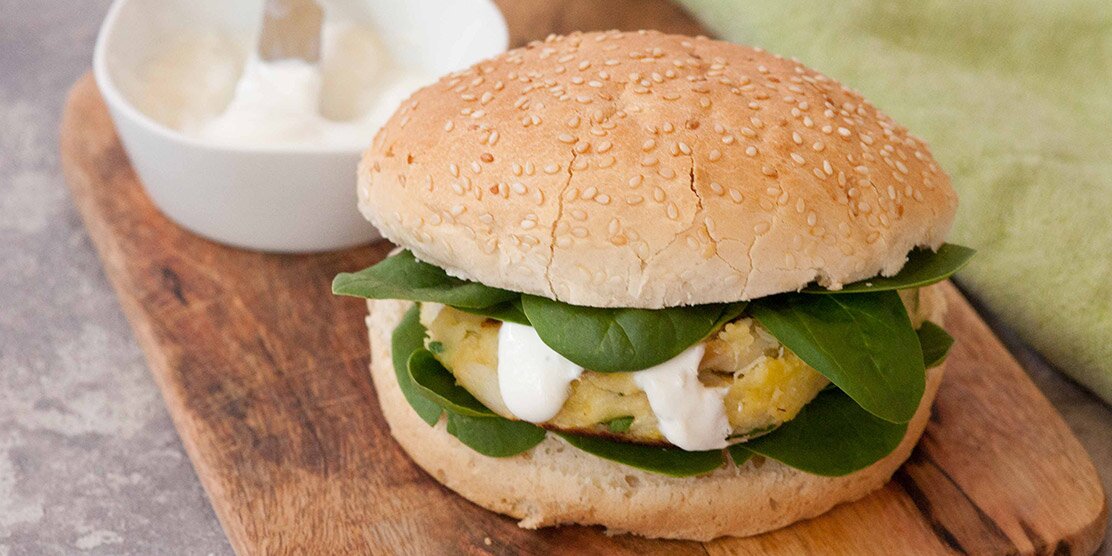 Burger di baccalà norvegese con salsa allo yoghurt