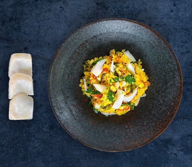 Risotto allo zafferano con baccalà norvegese, peperoni e paprika