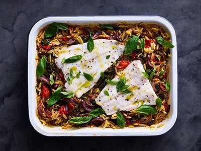 Merluzzo norvegese al forno con risoni, pomodorini, spinaci e basilico 