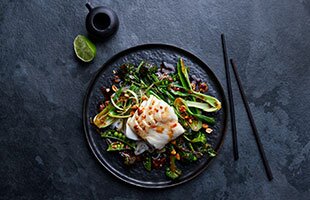 Merluzzo norvegese con verdure e sapori asiatici