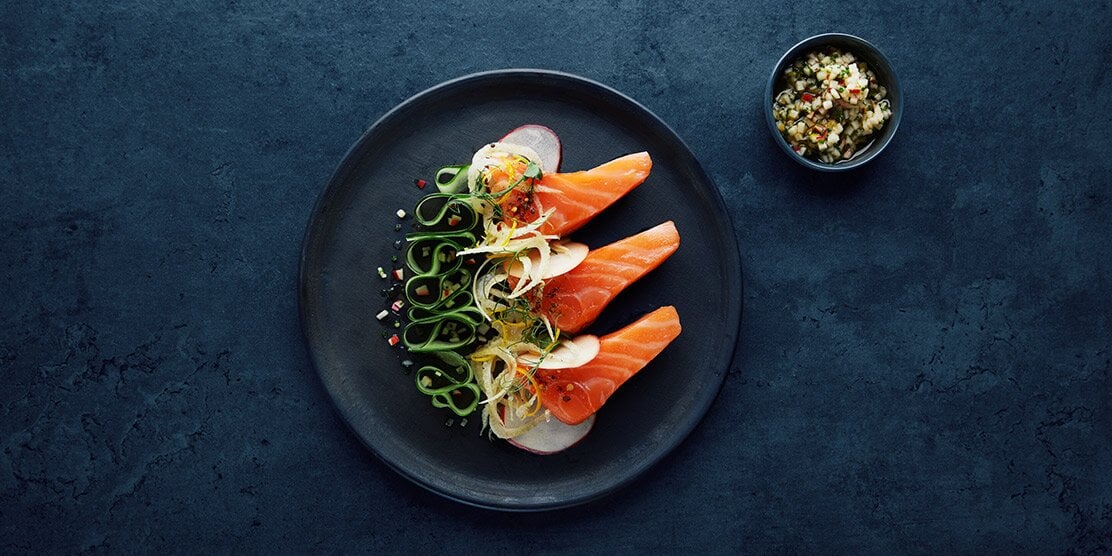 Salmone norvegese al forno con vinaigrette alle mele