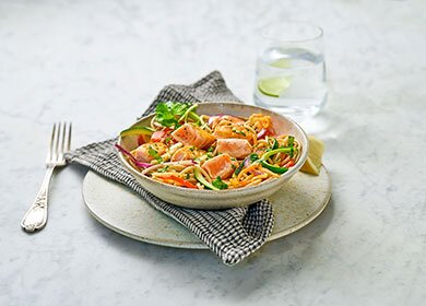Pasta integrale con salmone norvegese e verdure