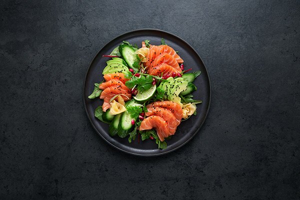 Insalata con sashimi di salmone norvegese
