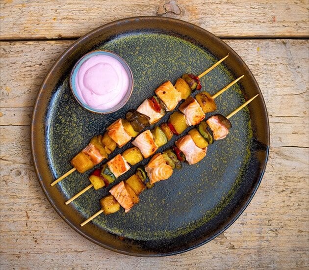 Spiedini di salmone norvegese e verdure