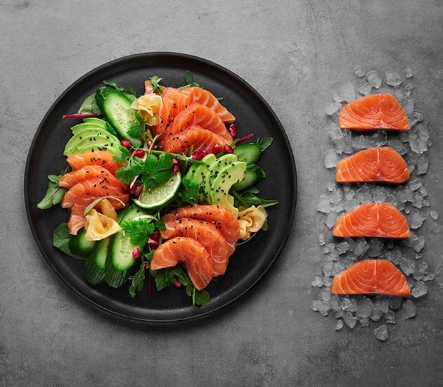 Insalata con sashimi di salmone norvegese