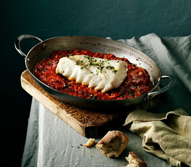 Skrei al forno con aglio e pomodoro