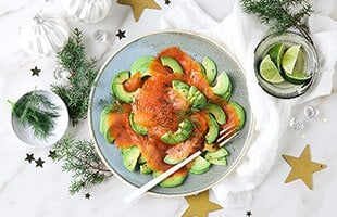 Carpaccio di salmone norvegese affumicato e avocado