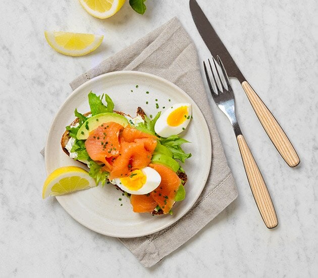 Tartina al salmone norvegese affumicato