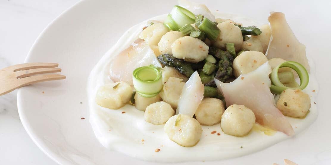 Gnocchi con asparagi, stoccafisso norvegese e crema di robiola