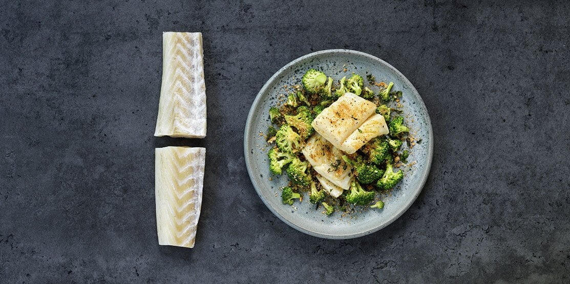 Trancio di Stoccafisso di Norvegia croccante con broccolo romano e briciole di pane