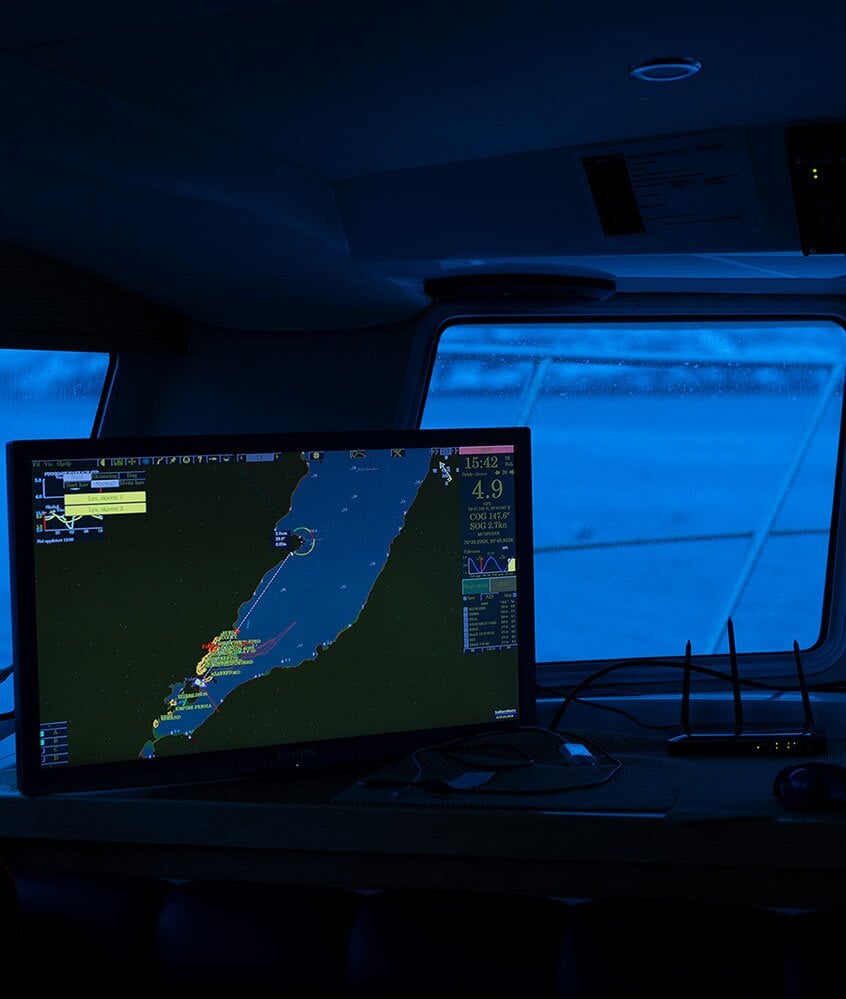 Dettagli dalla timoneria della barca